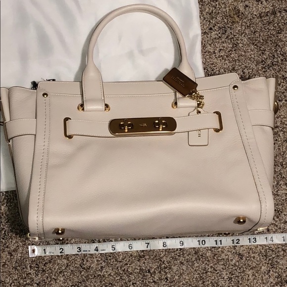 NWT Coach Swagger. Beautiful!. 🥰 - Picture 2 of 8